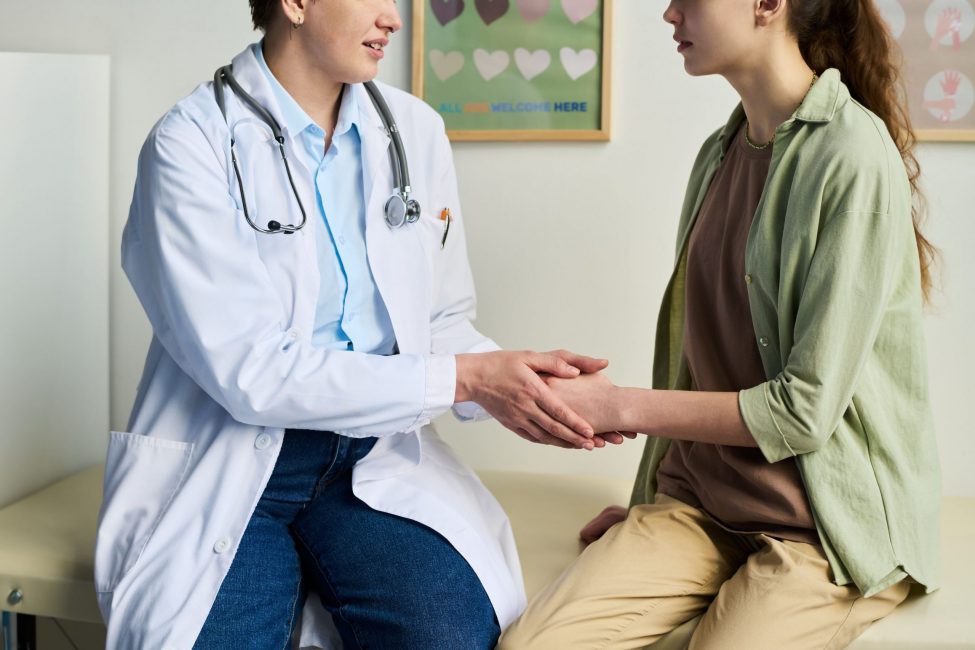 discussing-medical-treatment-plan-with-healthcare-2024-08-29-15-30-15-utc