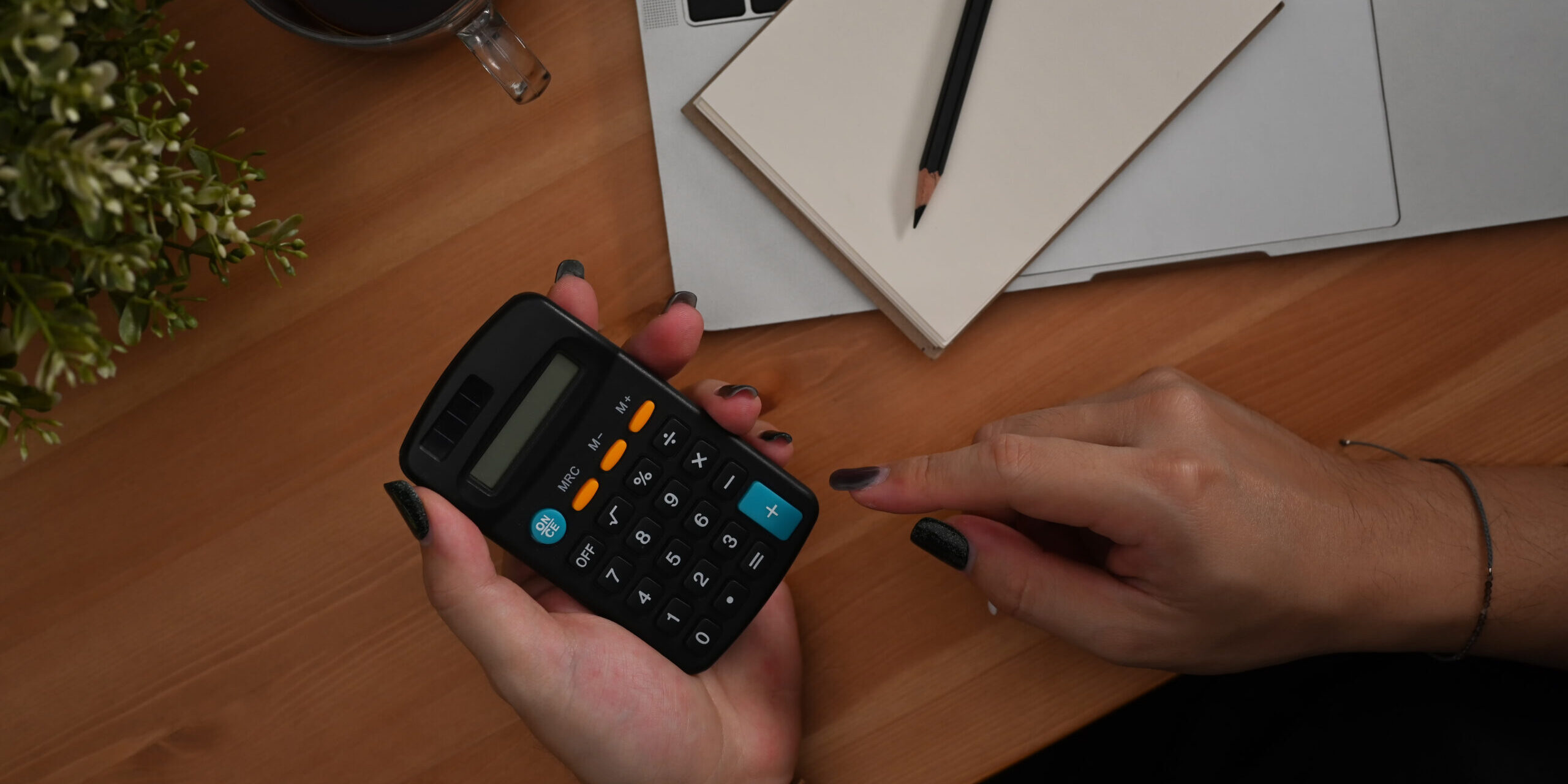 Overhead view young businesswoman sitting in front of laptop and